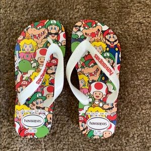 Havaianas kid Mario Brothers flip flops size 13/1